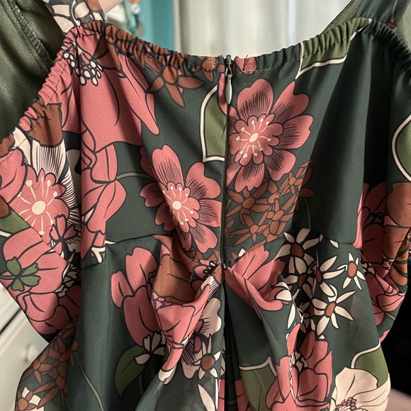 Dress - Picture 2 of 4